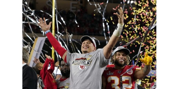 Patrick Mahomes utilise son manque d'amour pour construire son cœur fort Patrick Mahomes utilise son manque d'amour pour construire son cœur fort